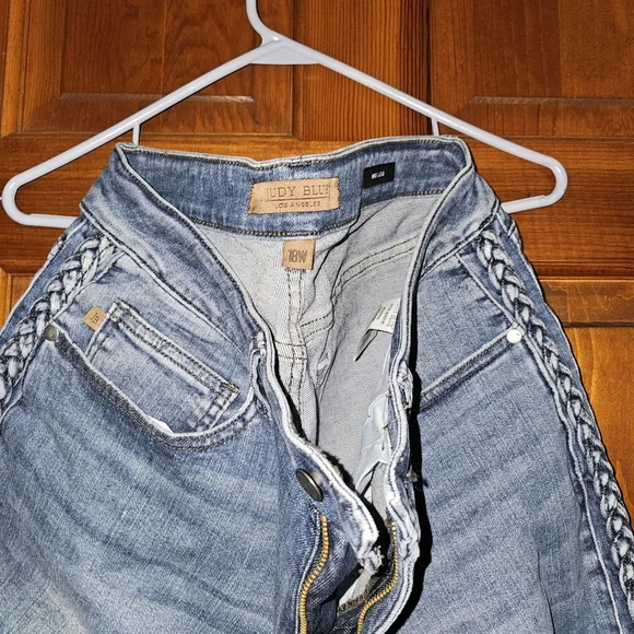 Judy Blue Light Blue Cropped Jeans - Picture 3 of 12